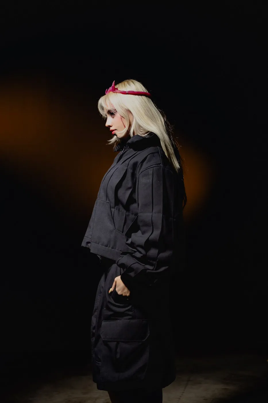 APEREIRA studio campaign: Black jacket, side view